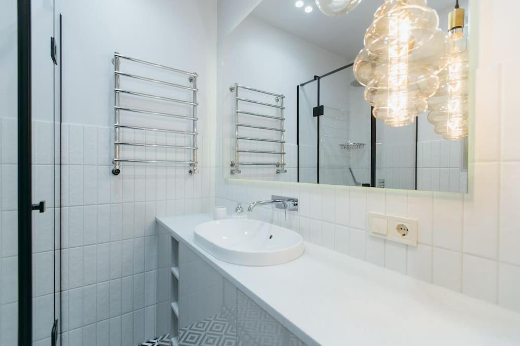Atlant Luxury Apartments On Golovna Навпроти Тц Депот, Безконтактне Заселення Chernivtsi Exterior foto